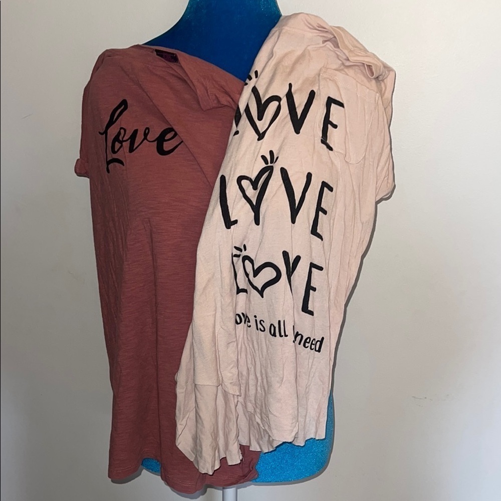Love Graphic T-Shirts in pink